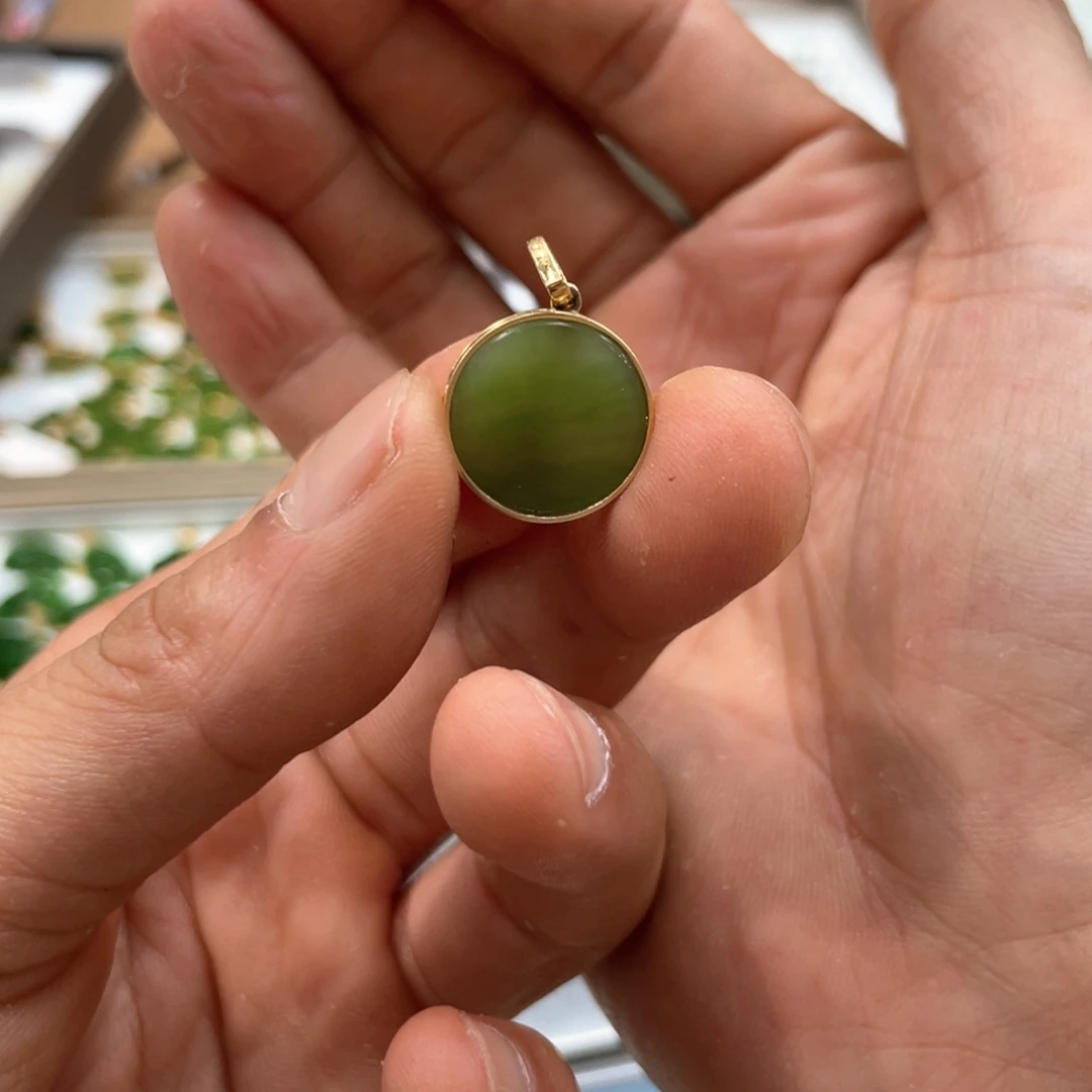 和田玉18K金镶嵌颈饰