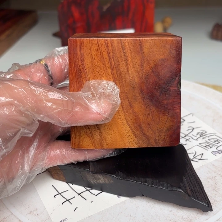 大叶紫檀（黑酸枝木类）