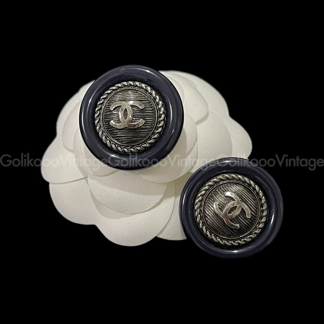 95新 Chanel/香奈儿 大促｜做旧双C藏青色纽扣耳钉 RB1222007