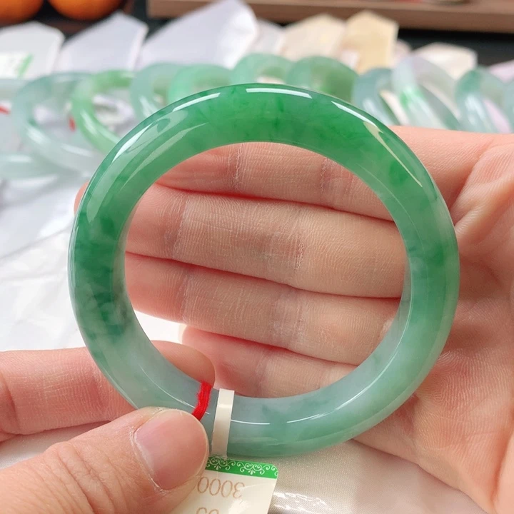 翡翠手镯未镶嵌缅甸A货翡翠手镯