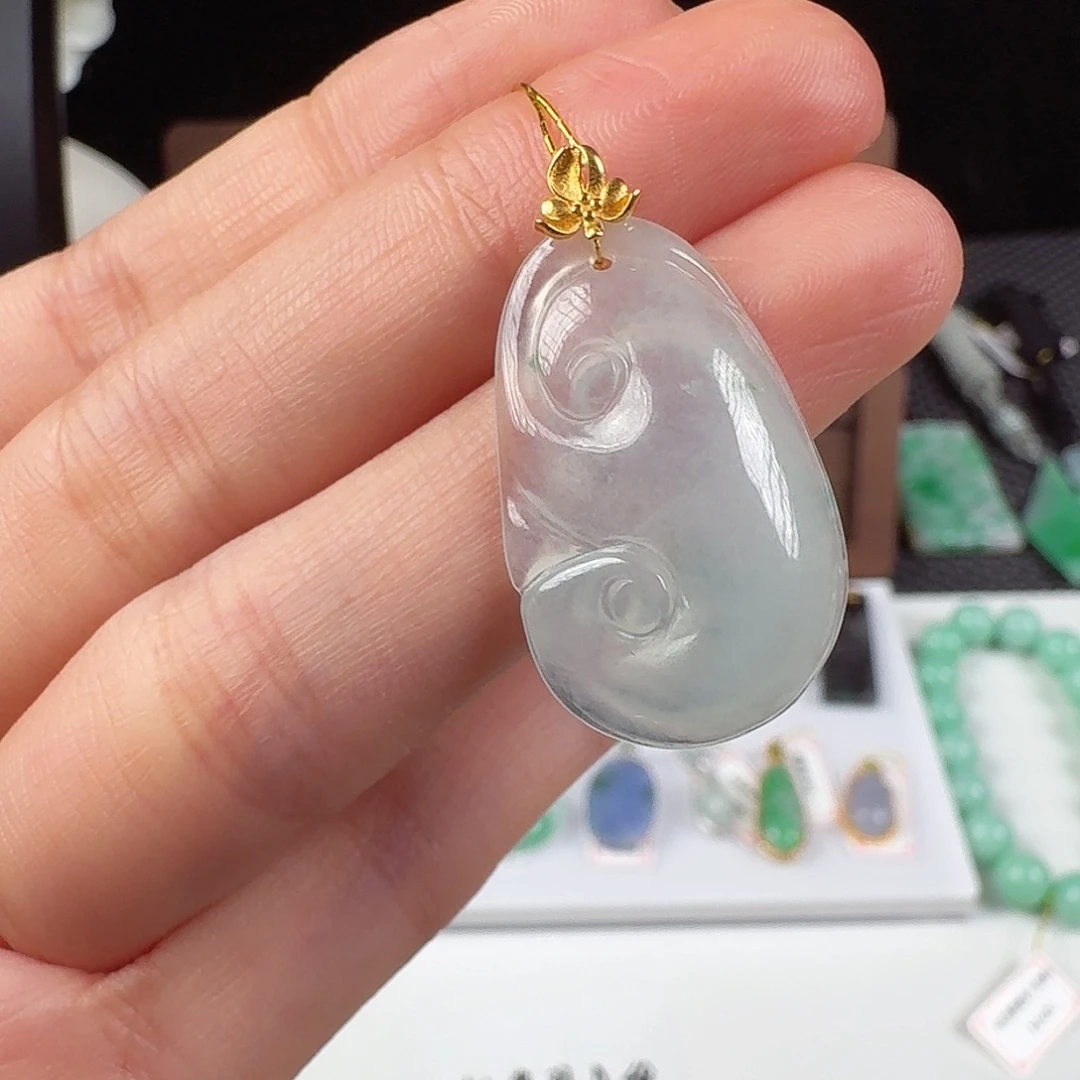 翡翠18K金镶嵌颈饰