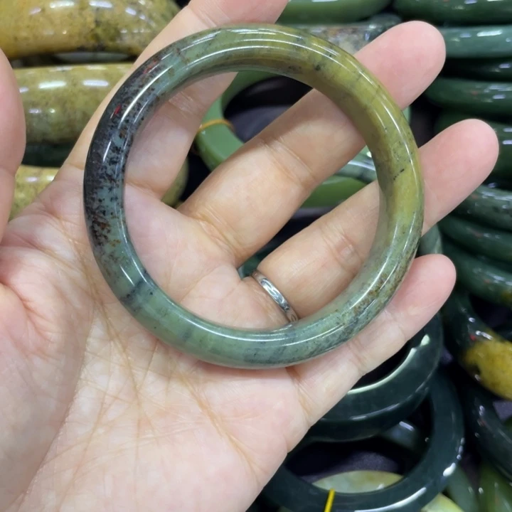 未镶嵌岫岩河磨玉（透闪石质玉）珠宝奇石爱*