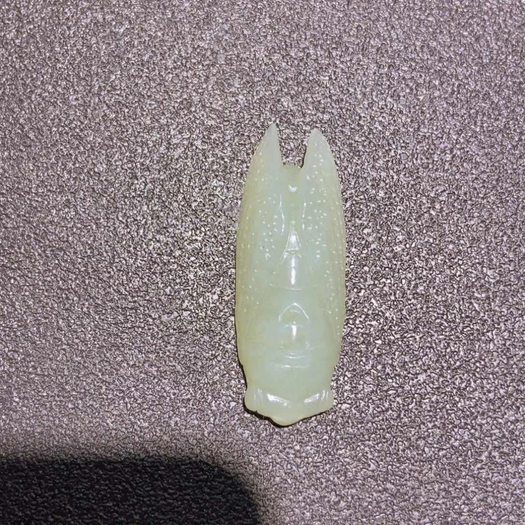 颈饰未镶嵌和田玉（青白玉）