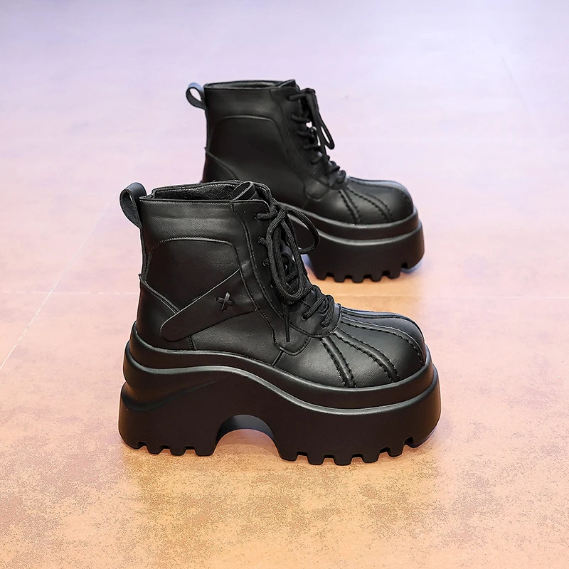 贝壳头英伦风马丁靴女2025新款爆款秋冬百搭网红厚底松糕短靴洋气