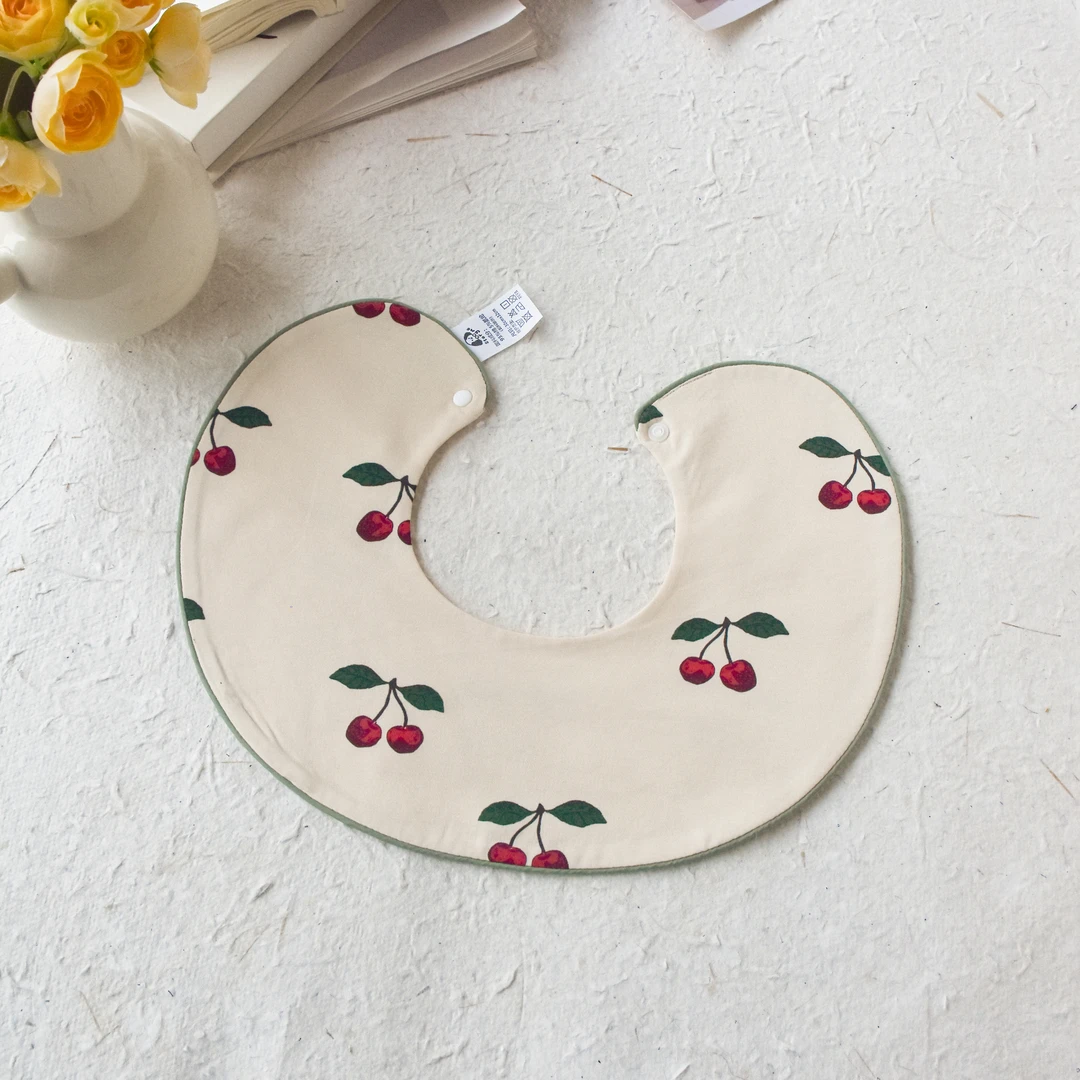 [y598]滚边米黄色大樱桃口水巾围兜新生儿防吐奶柔软透气可爱ins