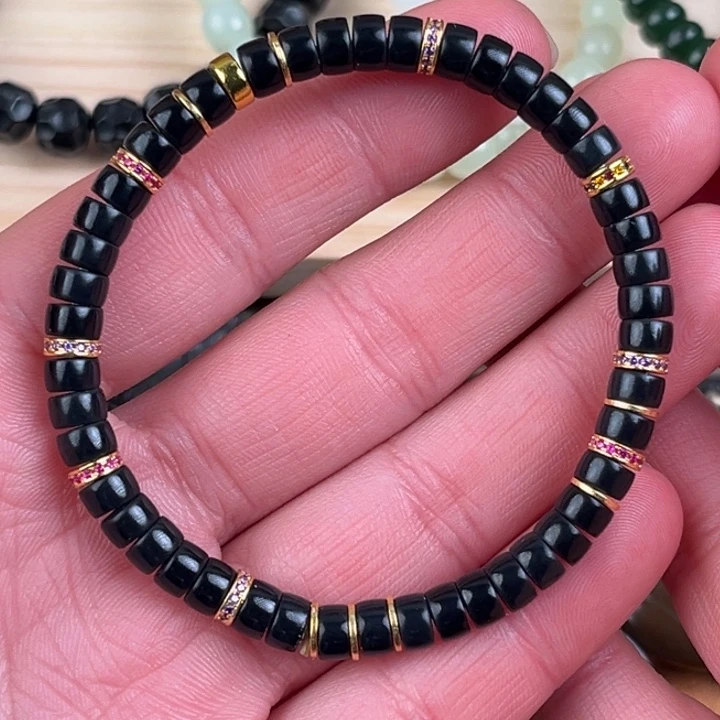 苏***素和田玉未镶嵌颈饰