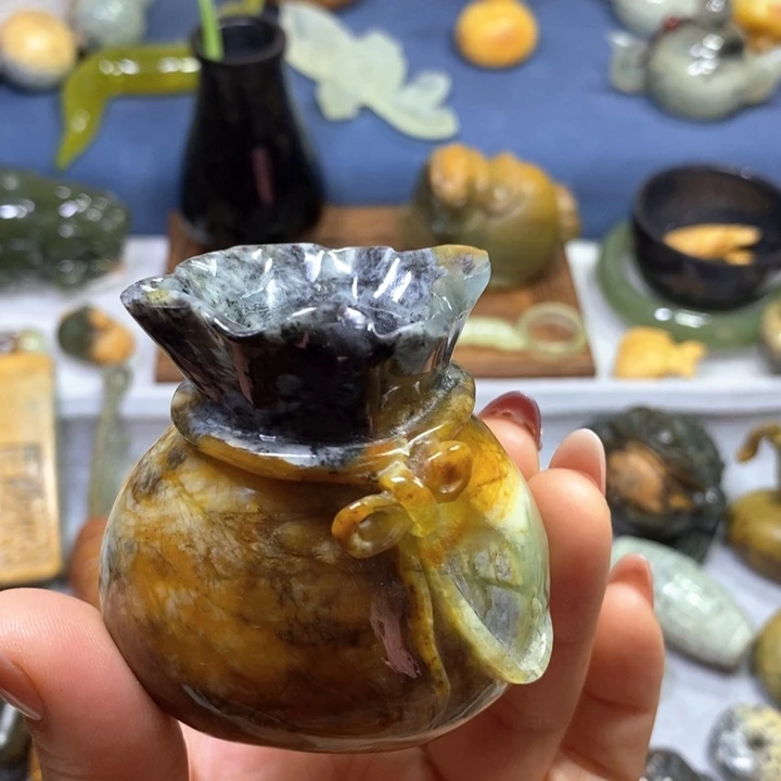 蛇纹石玉未镶嵌花玉钱袋