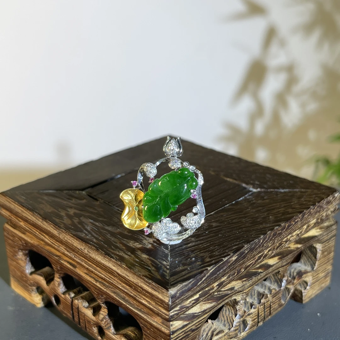 JTA11-168 天然缅甸翡翠A货 18K含钻镶嵌年年有余