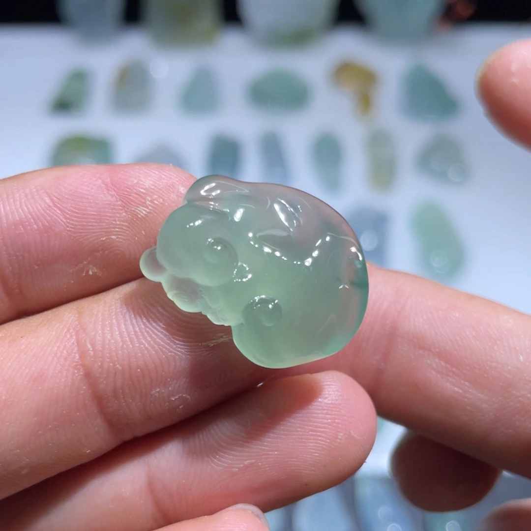 颈饰未镶嵌翡翠随形如意