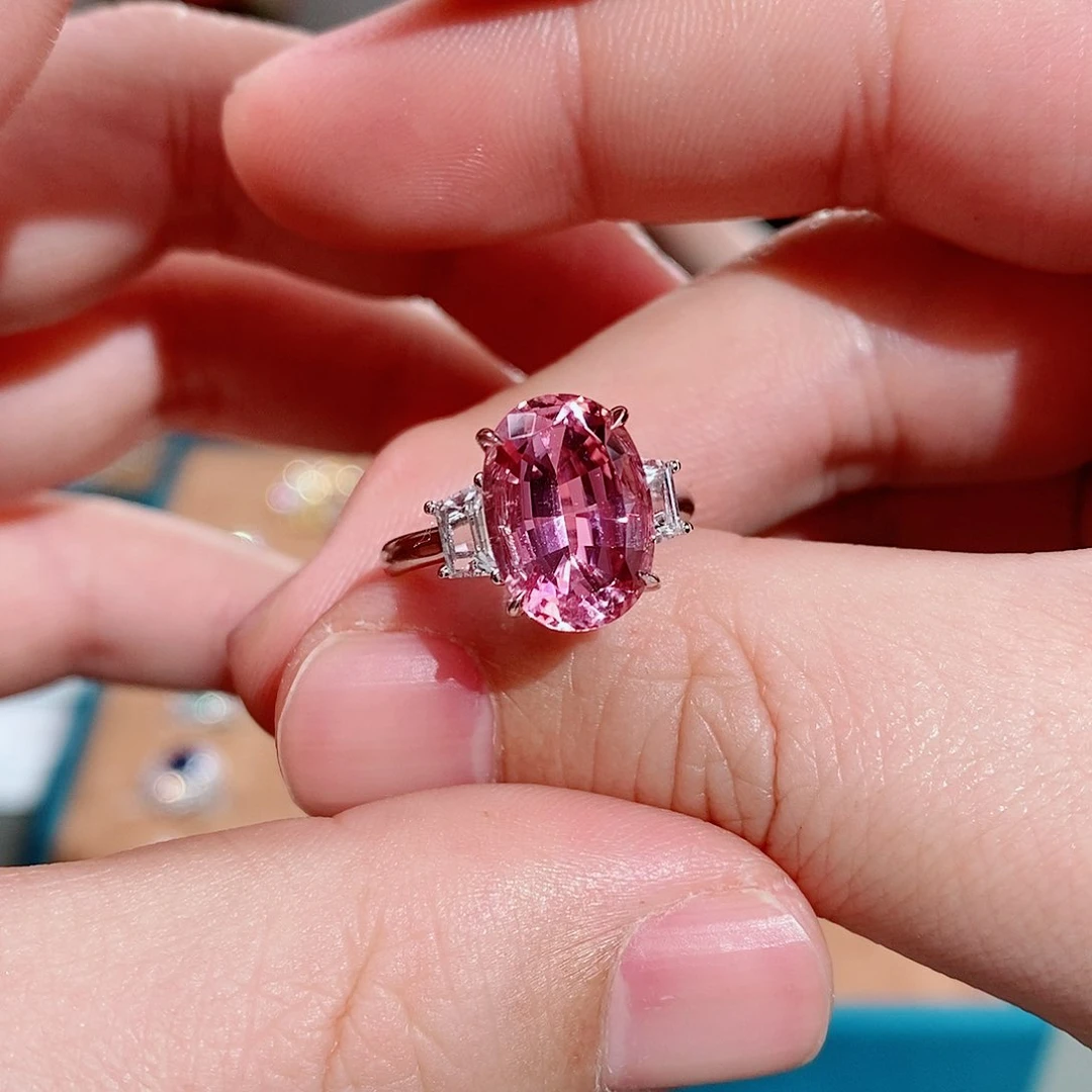 碧玺戒指18K金镶嵌樱花粉4.78克拉