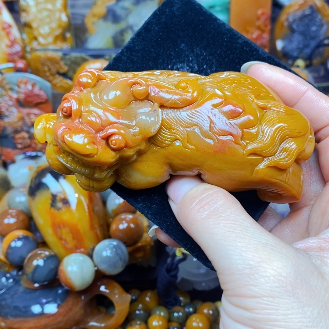 未镶嵌石英质玉（黄龙玉）颈饰