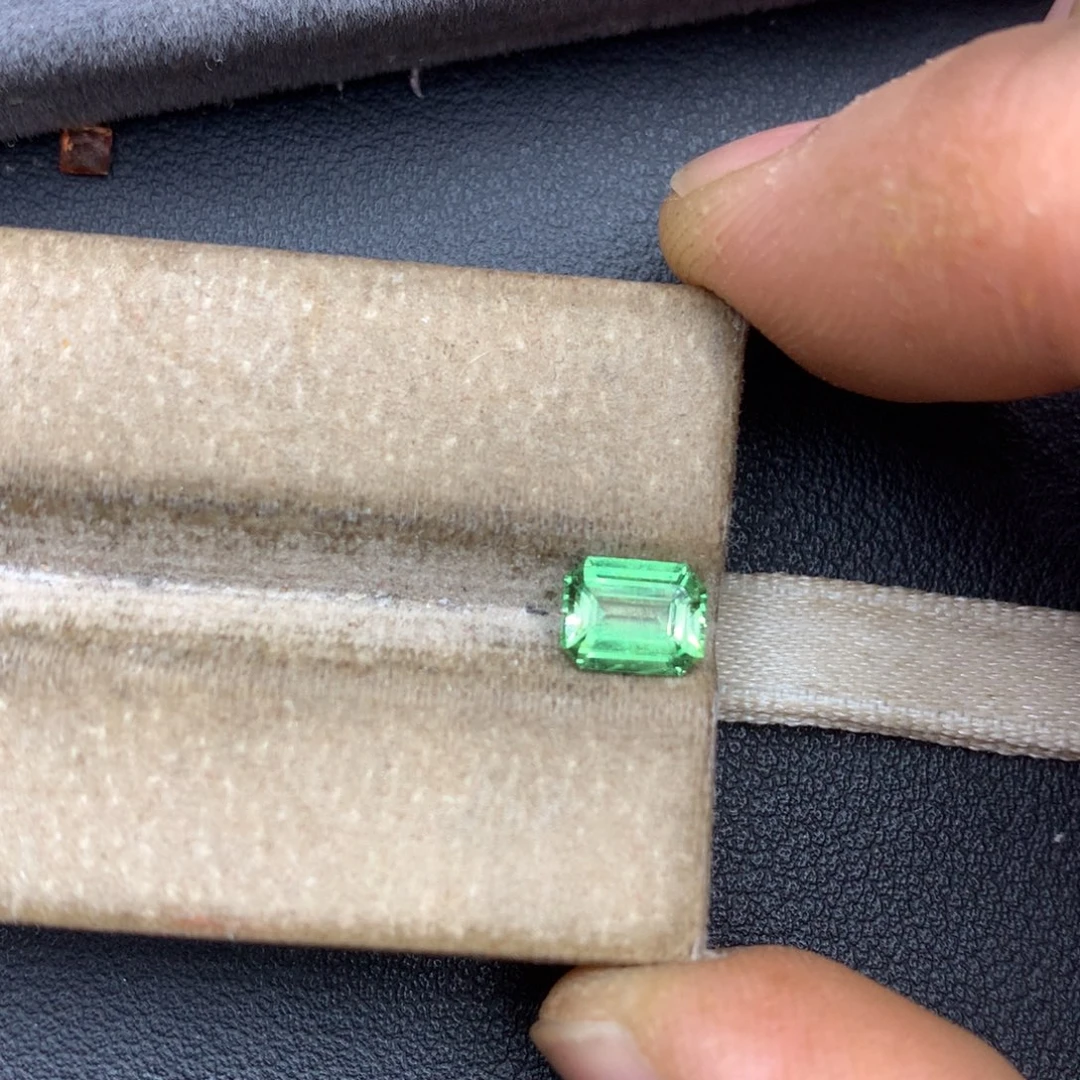 未镶嵌裸石石榴石1.04ct