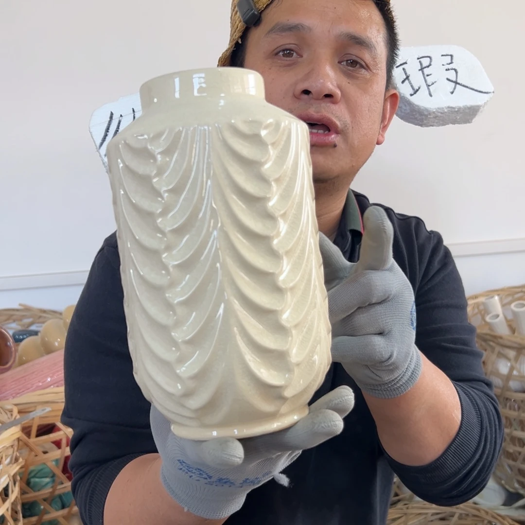 摆件112 号高中低温陶瓷瓶（部分微瑕）