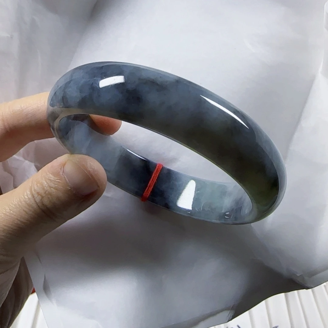 翡翠手镯未镶嵌轮胎糯化乌鸡