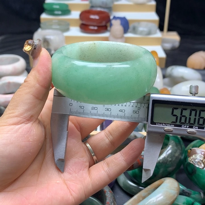 未镶嵌手镯石英质玉