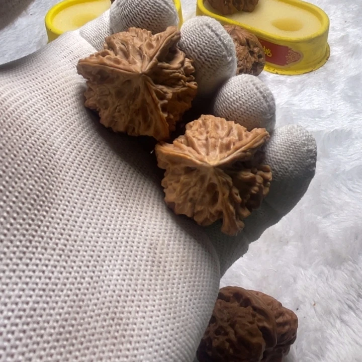把件桃核盘山三棱