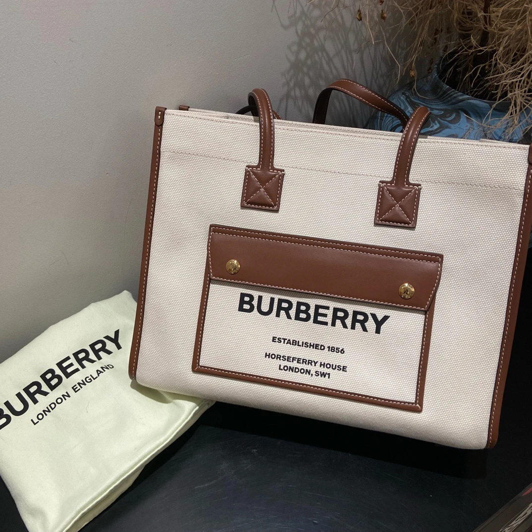 95新 BURBERRY/博柏利 托特包 中号 附件：盒子 尘袋 16545195