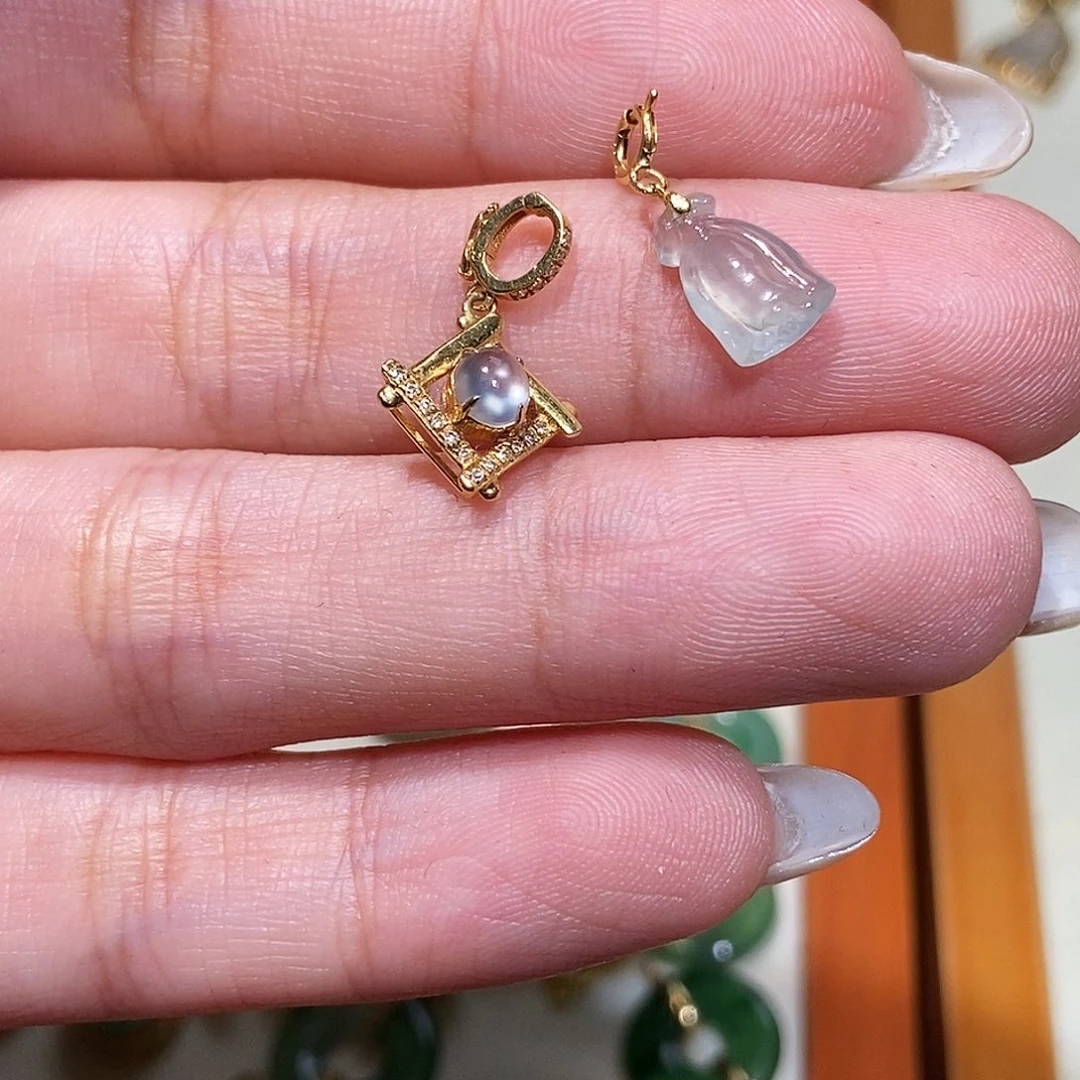 欢***米翡翠18K金镶嵌颈饰111