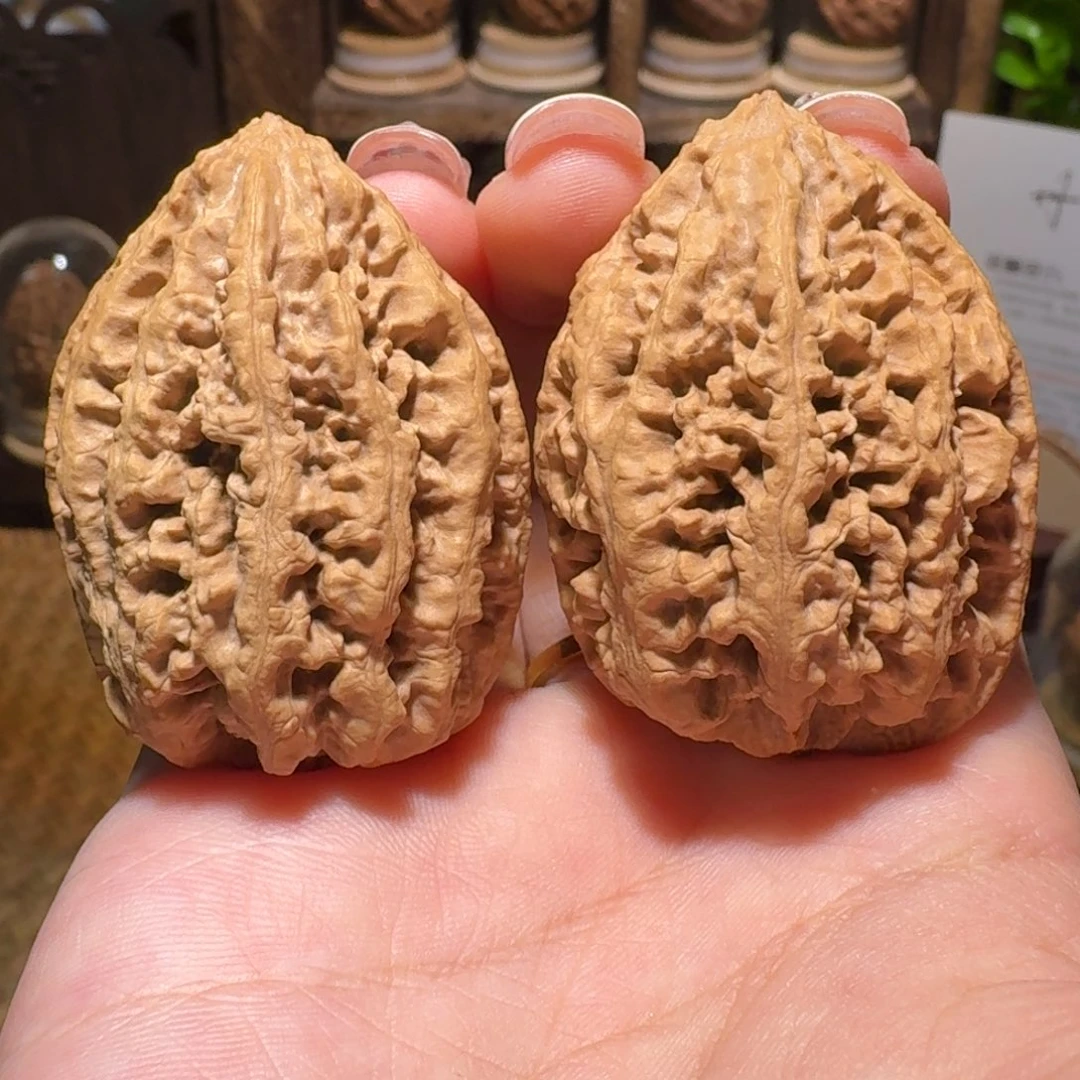 文玩核桃把件雨花石