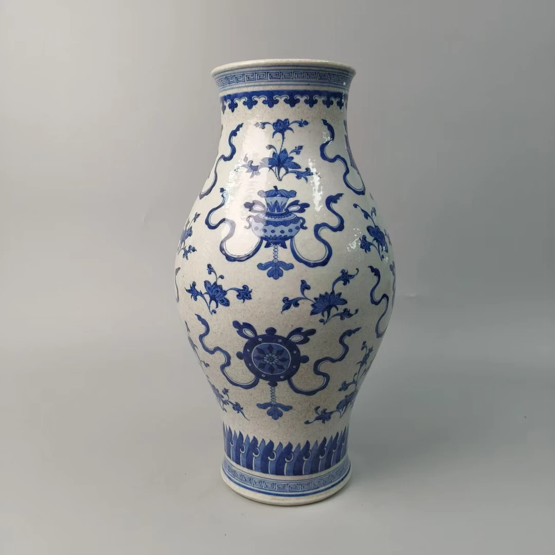 418 清乾隆 青花博古纹橄榄瓶-517