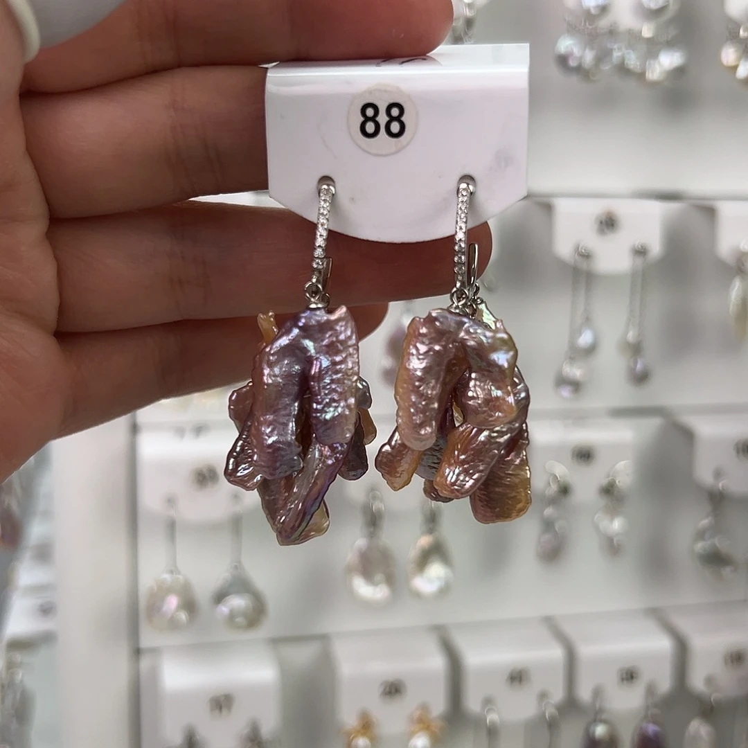 非金属巴洛克花瓣耳饰