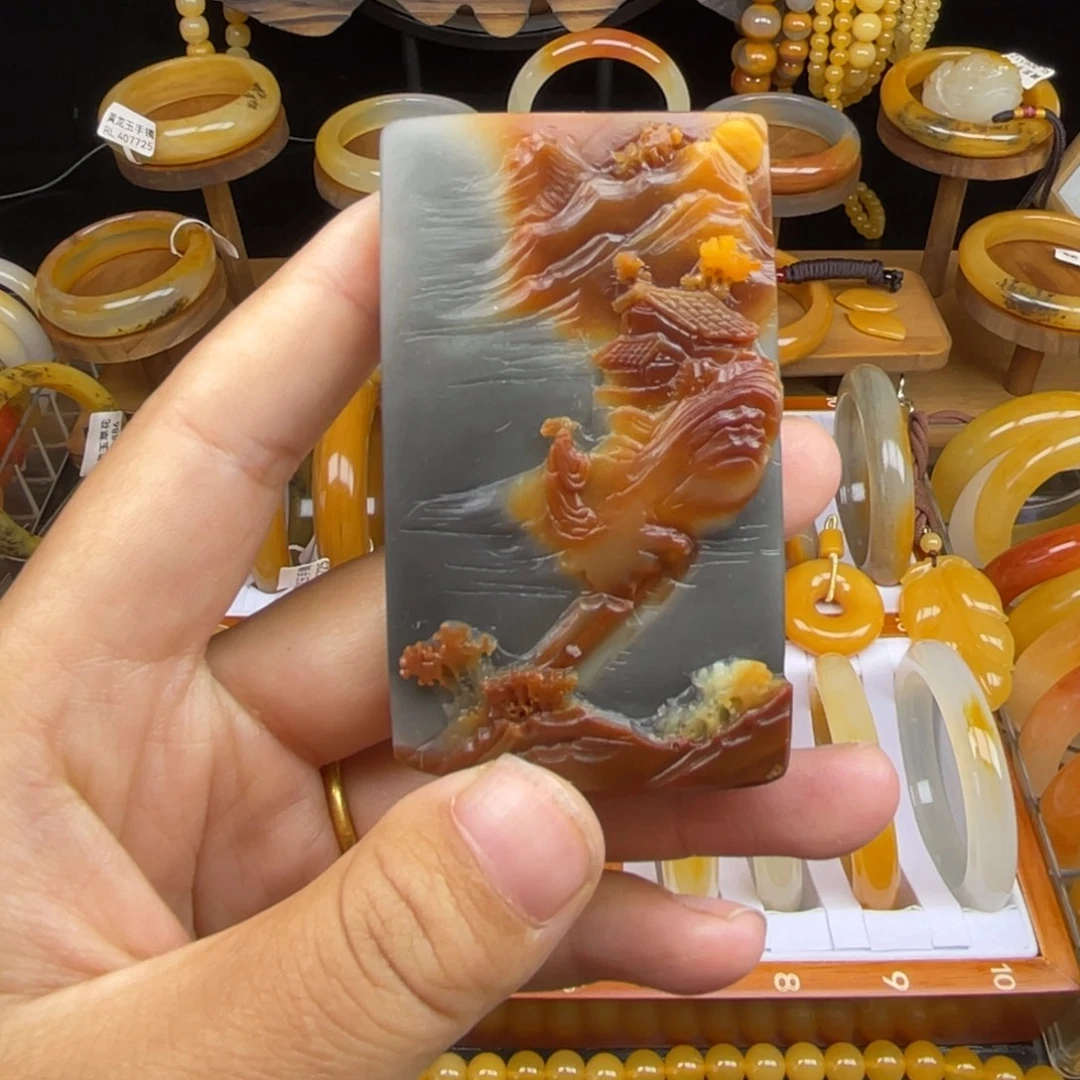 石英质玉（黄龙玉）未镶嵌颈饰