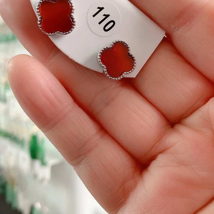 翡翠耳饰未镶嵌翡翠