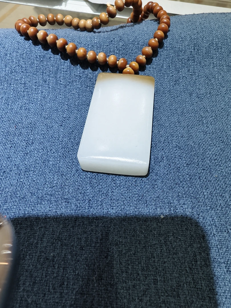 新疆和田玉，糖白玉且末料。平安牌