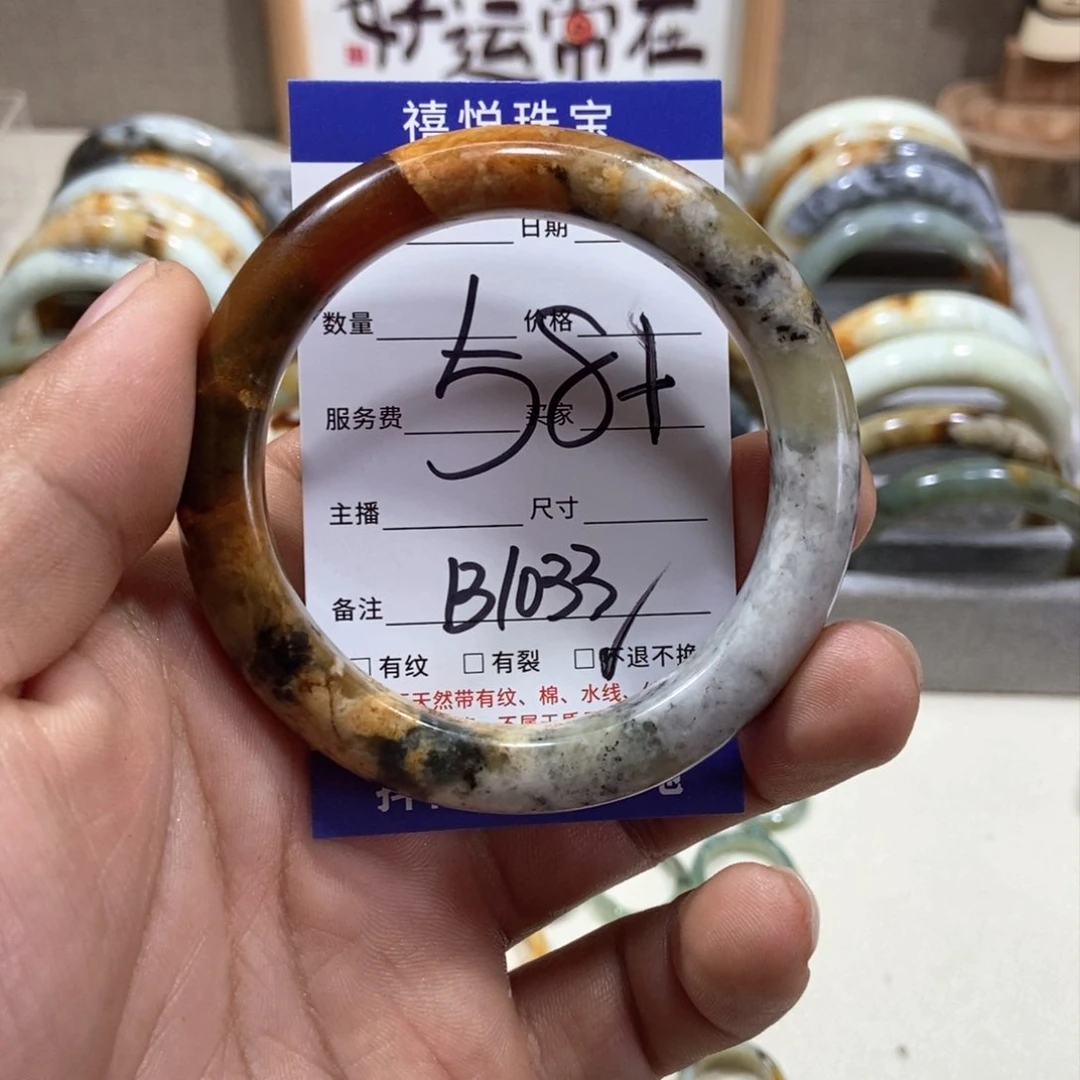 蛇纹石玉手镯未镶嵌耳****?