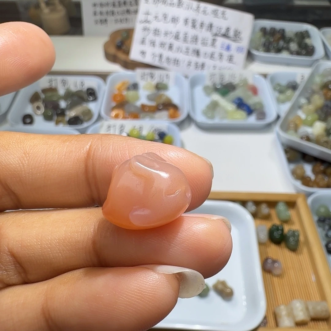 豆***奶和田玉未镶嵌珠宝奇石