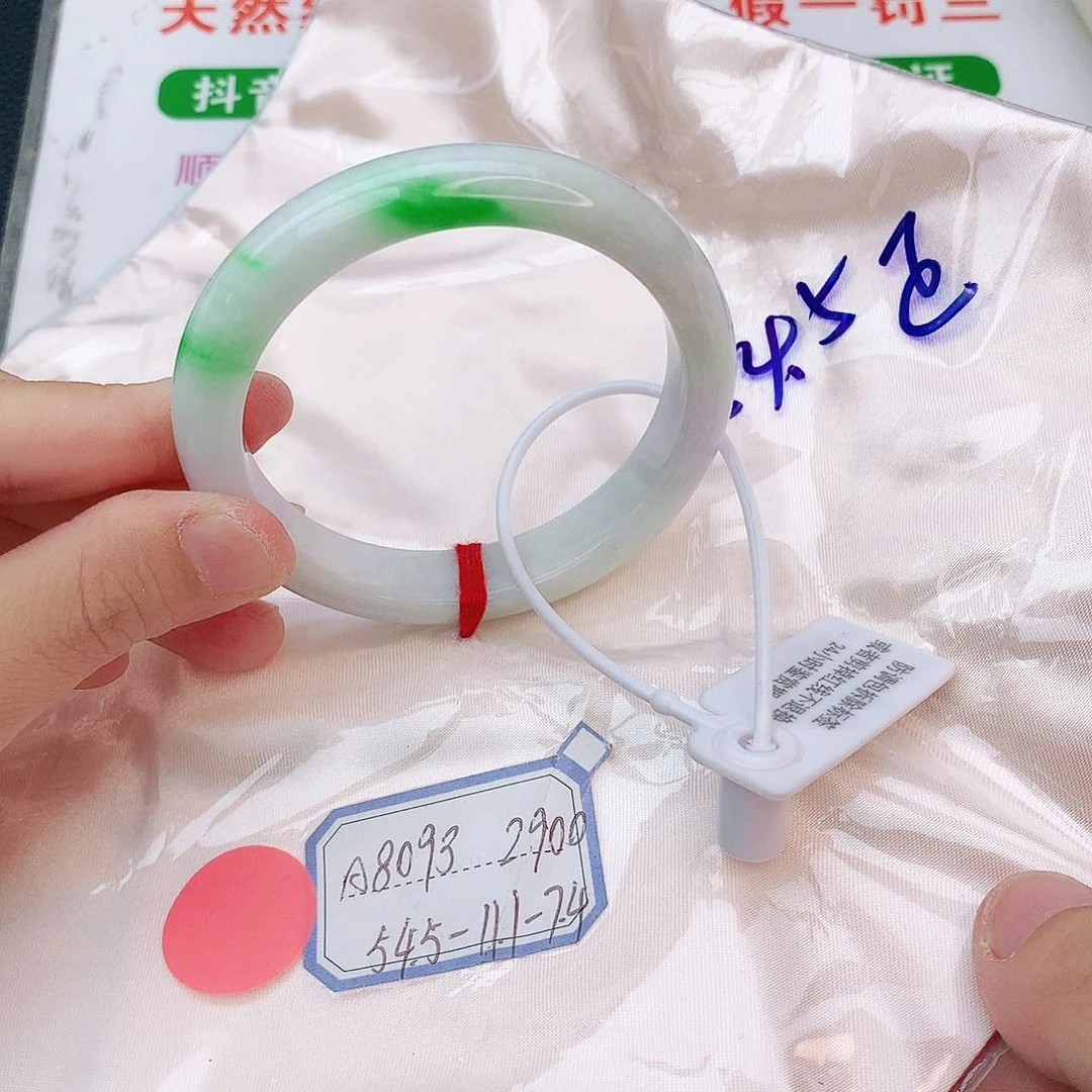 翡翠手镯未镶嵌翡翠