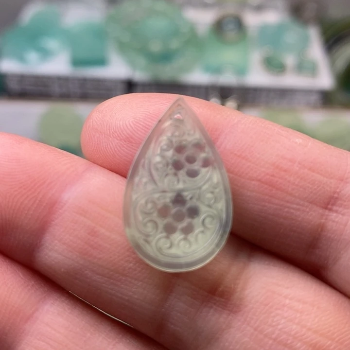 蛇纹石玉颈饰未镶嵌