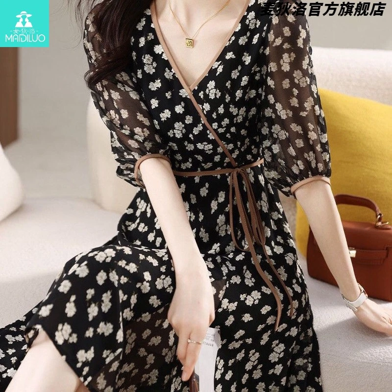 优雅碎花裙2025夏季新款连衣裙遮腹拼接时尚减龄领设计百搭裙子