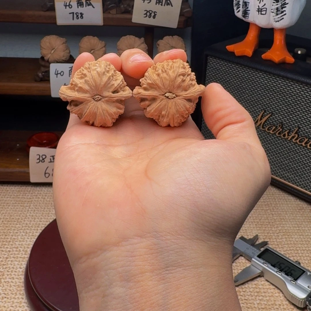 文玩核桃把件3914闷白