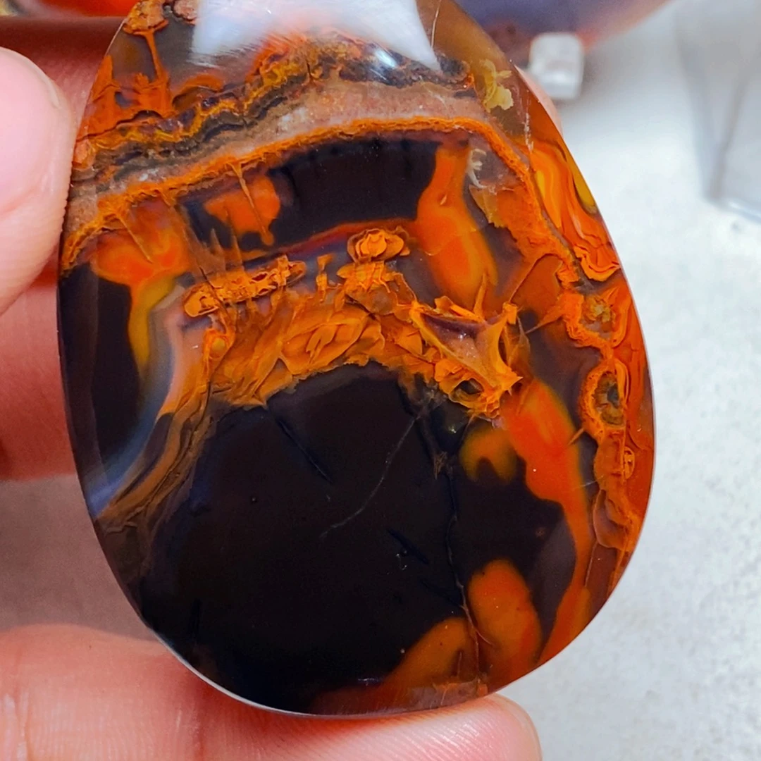 科***场玛瑙/玉髓未镶嵌颈饰