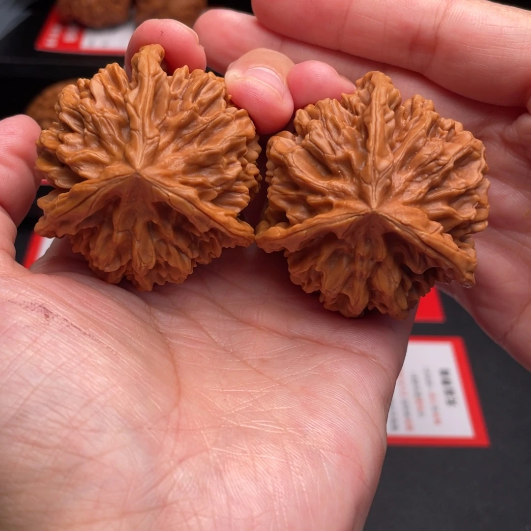 文玩核桃把件三棱48克重55