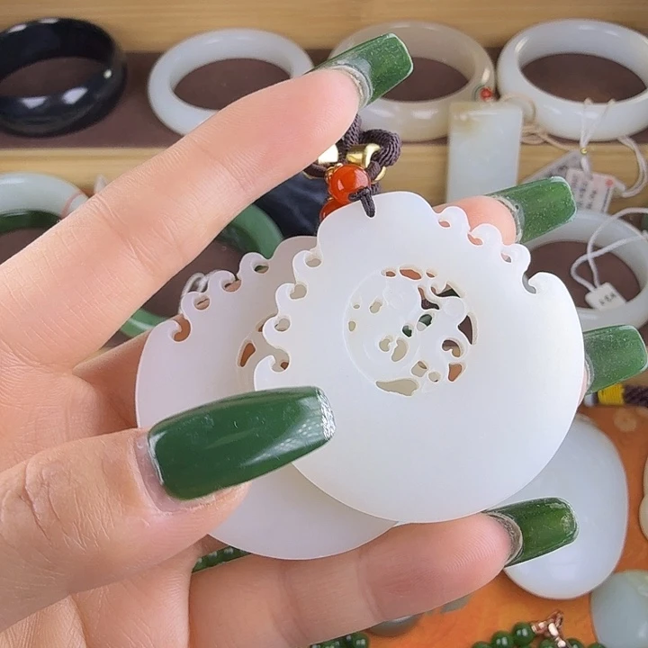 和田玉（糖玉）未镶嵌颈饰