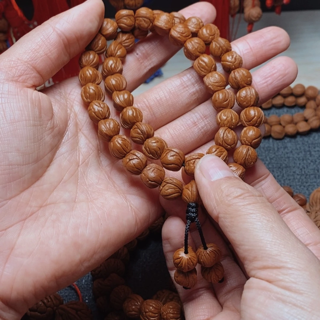 桃核吊坠桃枭手持1