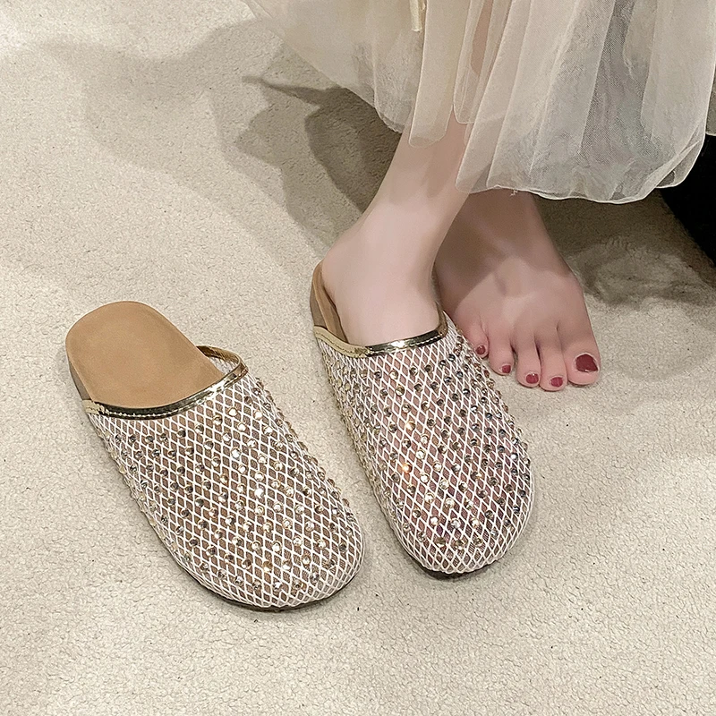 【品牌】拖鞋女夏外穿2025新款一脚蹬仙女风水钻网面包头半拖鞋