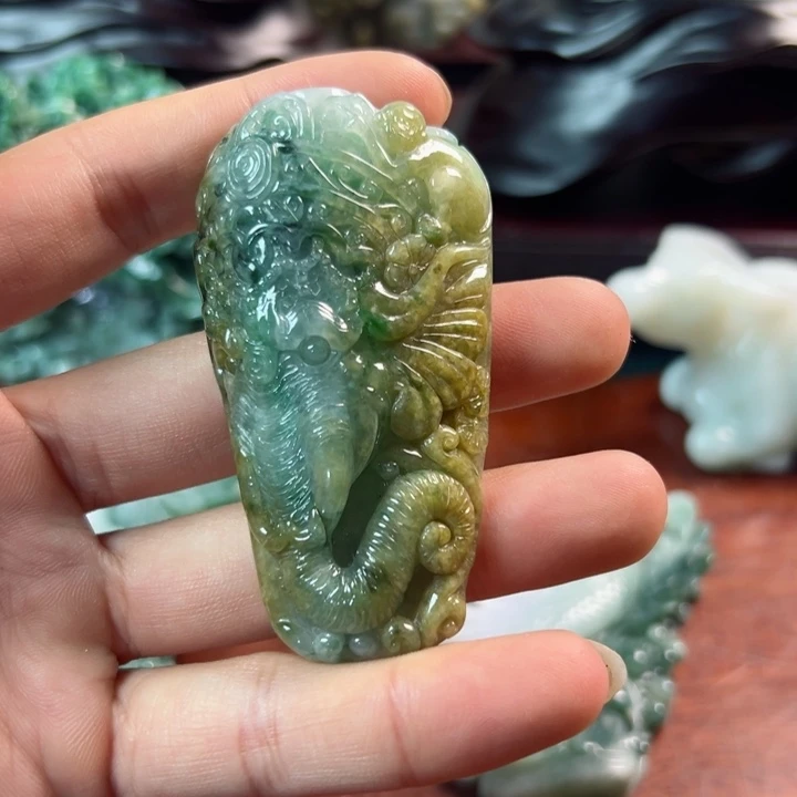 翡翠摆件未镶嵌翡翠