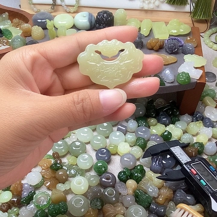 未镶嵌和田玉挂件莲花锁