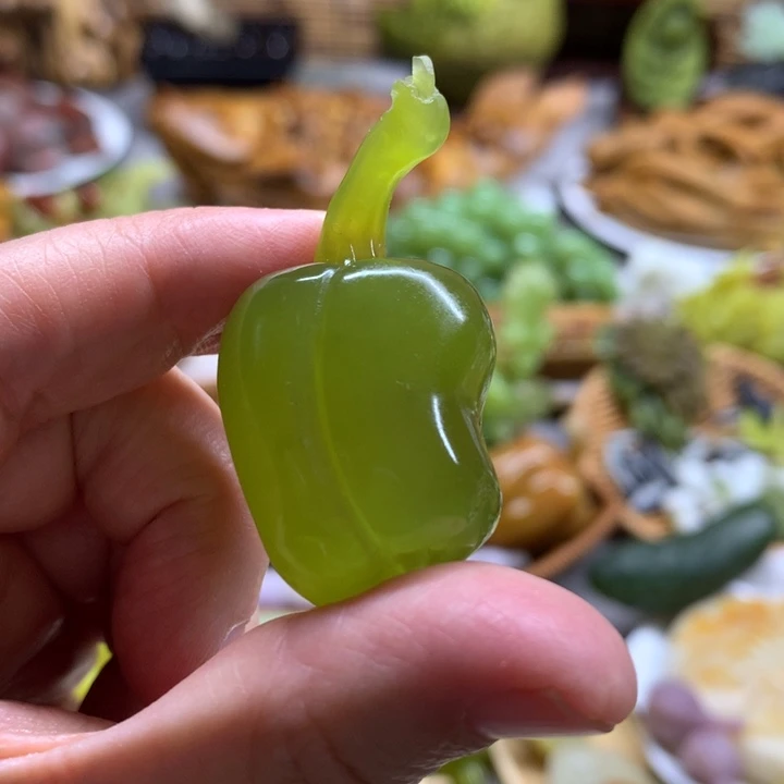 未镶嵌蛇纹石玉摆件琬*
