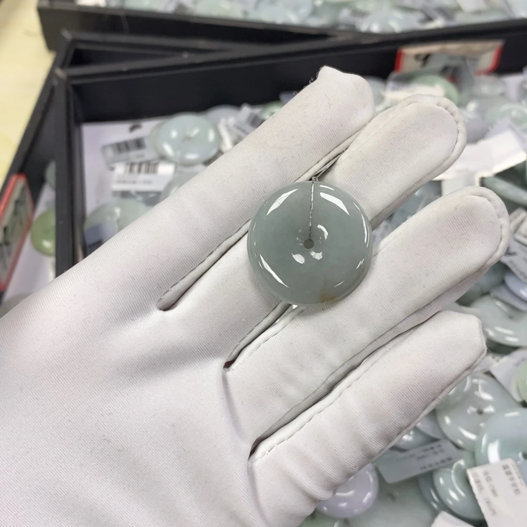 翡翠颈饰未镶嵌平安扣