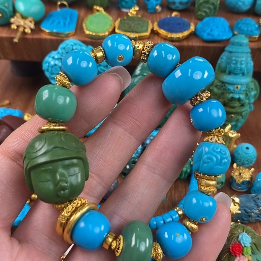 绿松石未镶嵌。手串