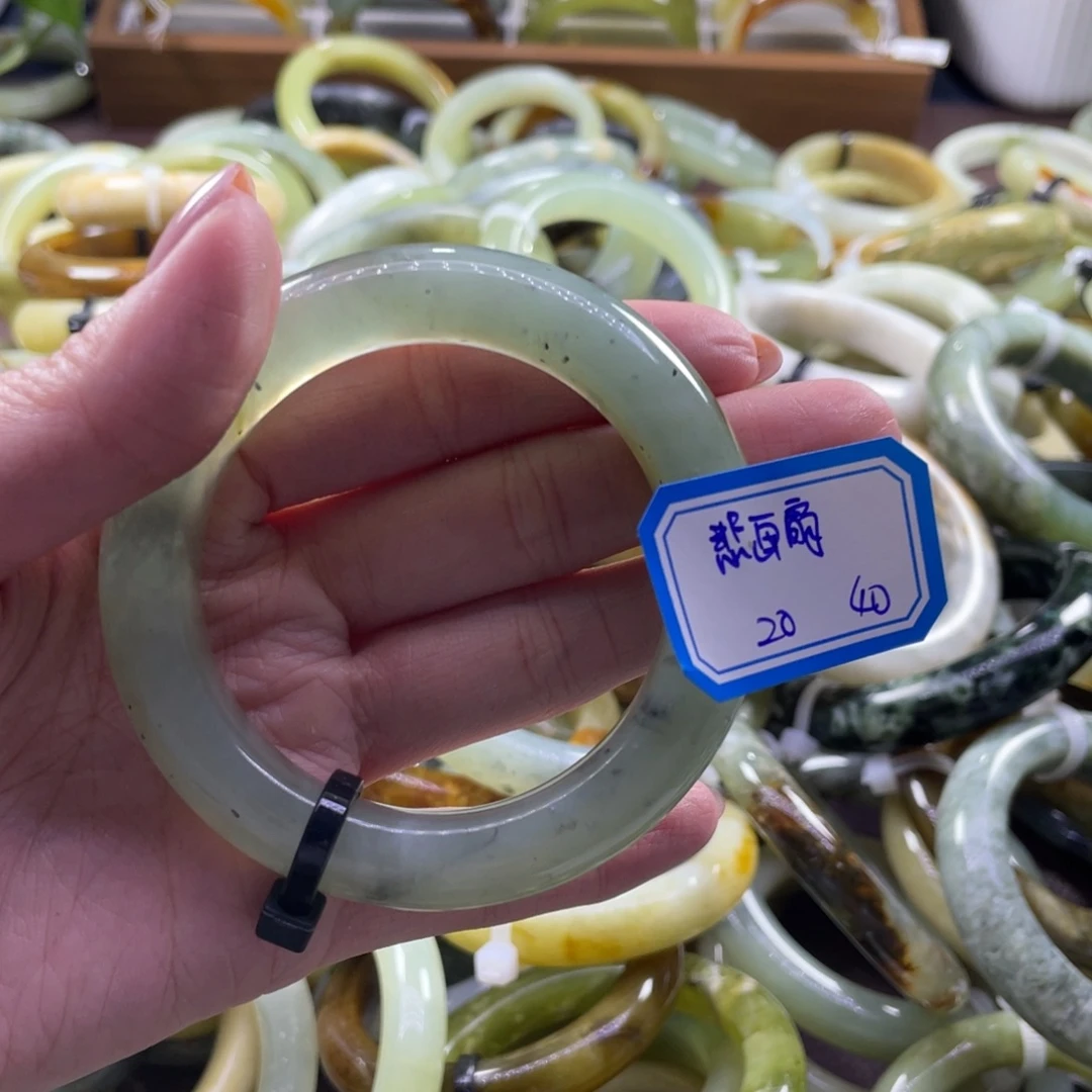 悲***扇蛇纹石玉未镶嵌手镯
