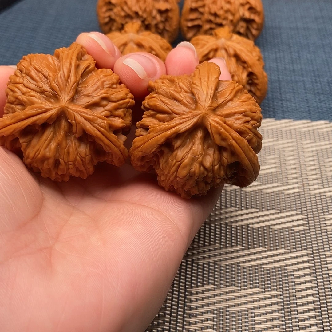 ミ***謌文玩核桃吊坠三棱