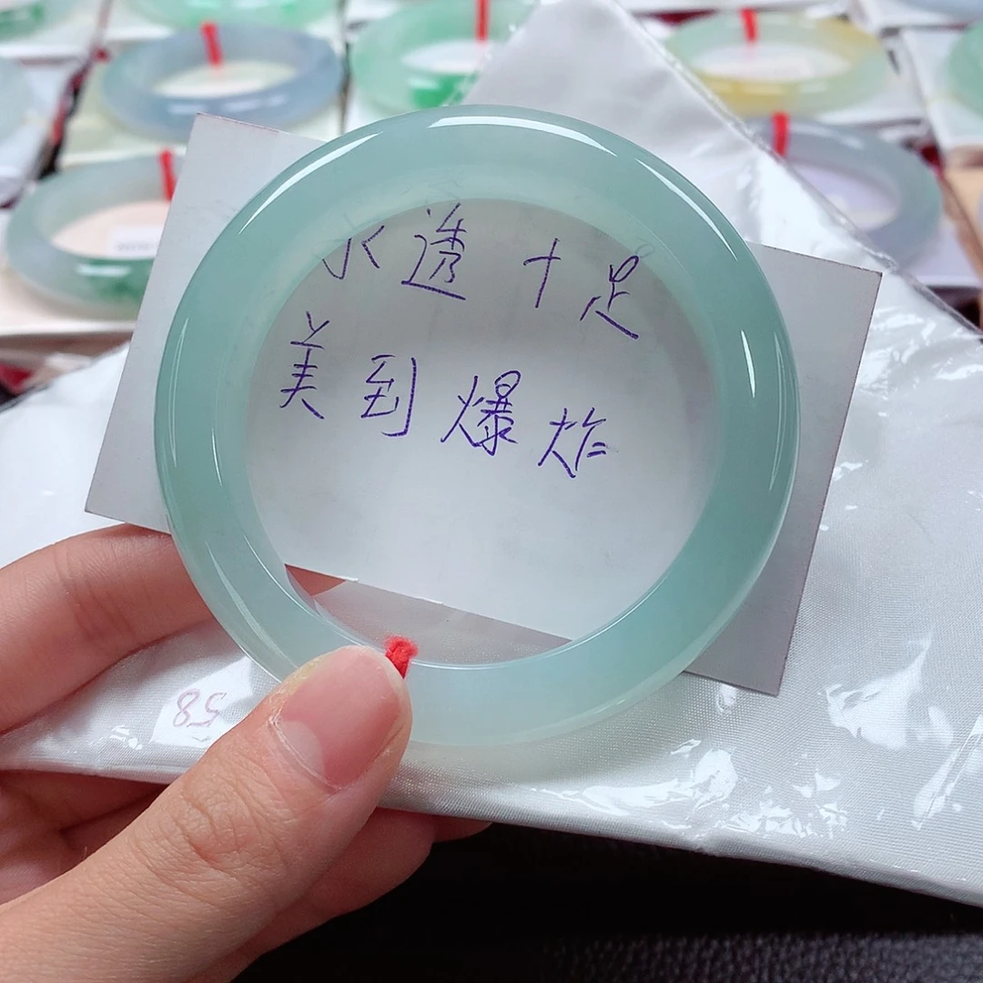 翡翠手镯未镶嵌天然a货翡翠58葡萄肉，冰透细腻