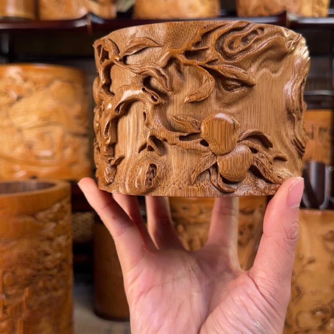 竹手工雕刻寿桃水洗笔筒