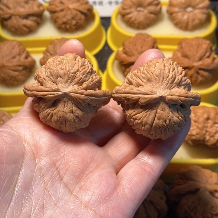 文玩核桃把件闷白全品精对 42