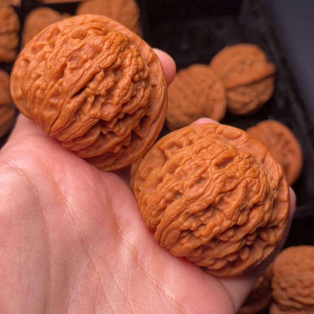 文玩核桃把件秦岭野生文玩核桃
